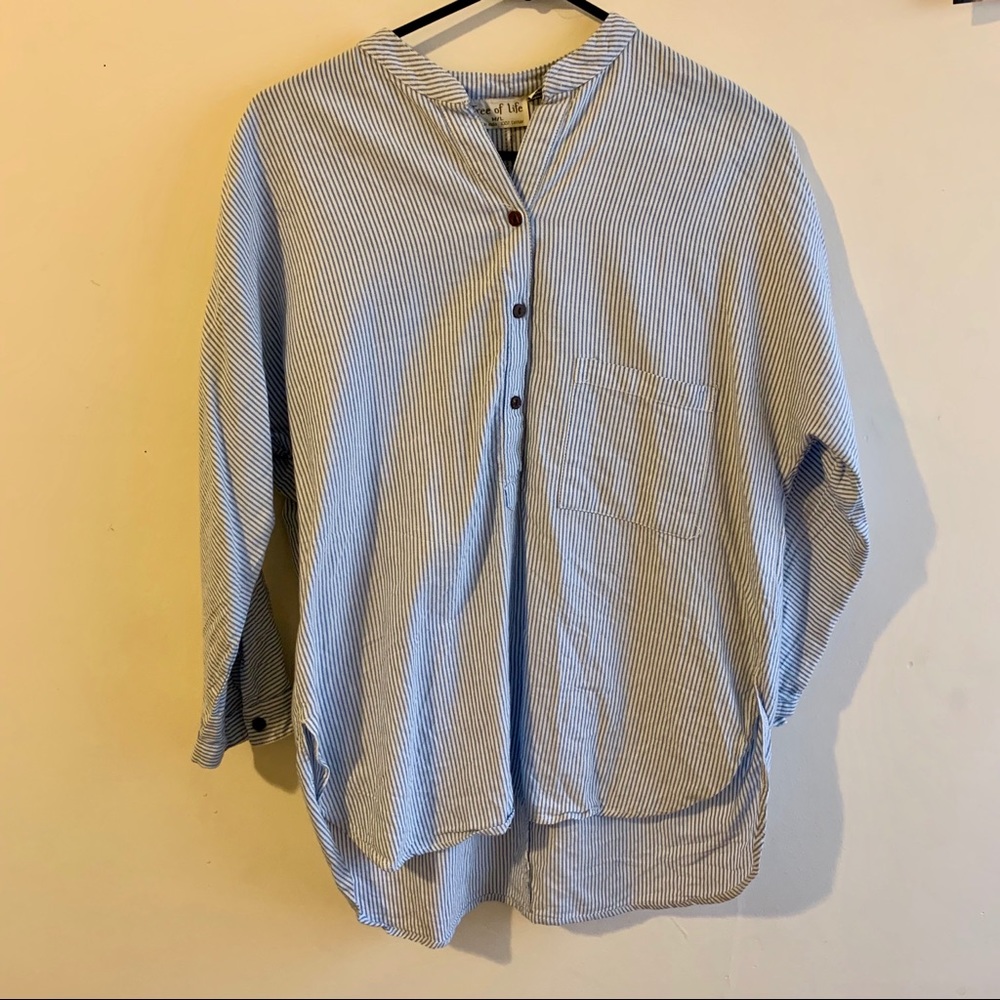 Beachy/preppy white and blue stripped button down!
